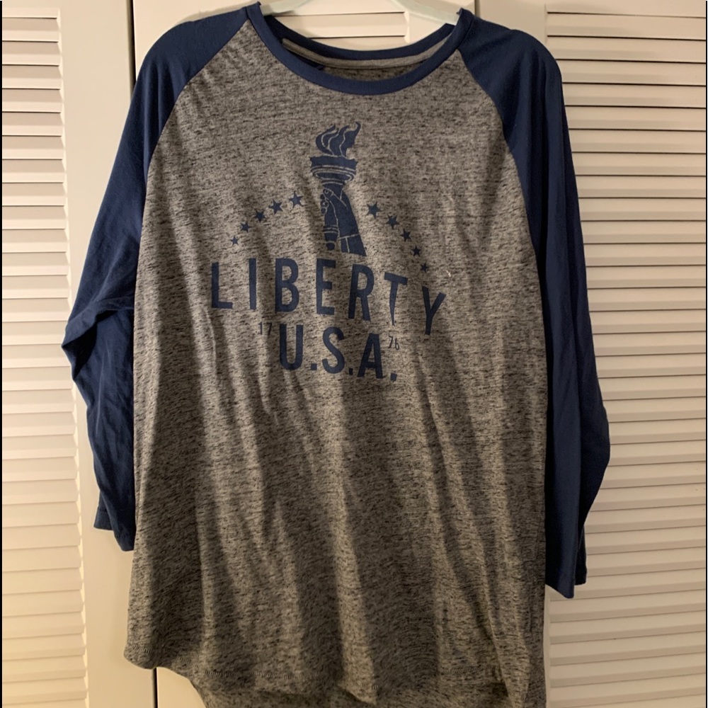 Old Navy men’s 3/4 length sleeved shirt